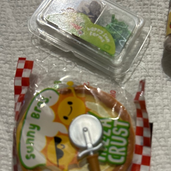 Veggie Pizza Miniverse Make It Miniverse ๐ฑ๐โ๐ซ๐ซ๐ - Picture 2 of 2